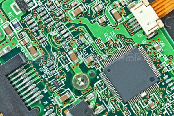 現代電子元器件插孔電路板的設計與創新